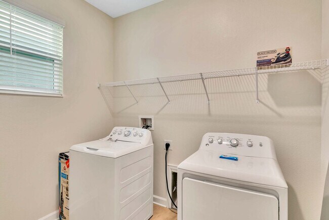 Building Photo - 2831 Bookmark Dr