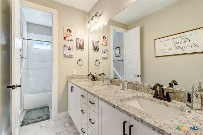 Building Photo - 281 Cibolo Way