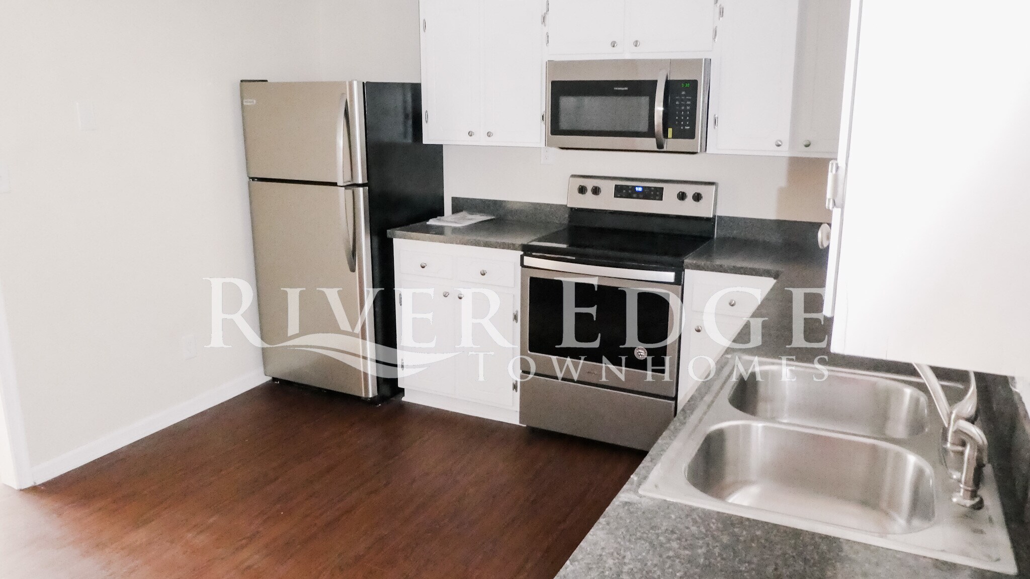 Kitchen - 506 Lusardi Dr