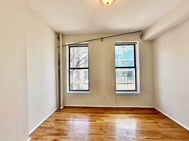 Building Photo - 539 W 49th St