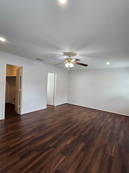 Building Photo - 1124 Hyde Park Dr