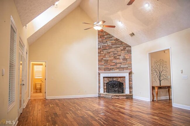 Building Photo - 168 Hamlin Rd