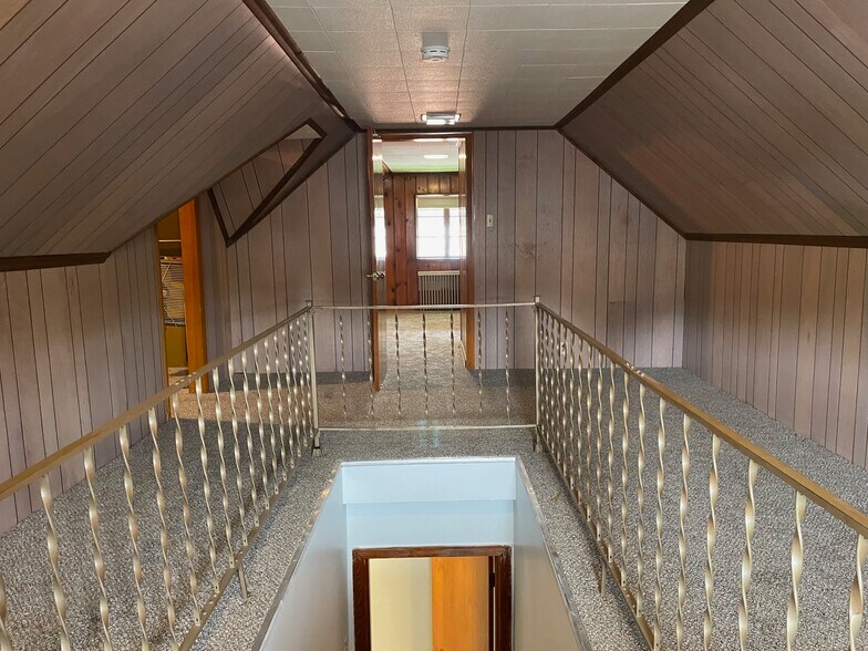 Building Photo - 4517 Lincoln Ave