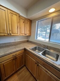 Building Photo - AVAILABLE NOW! Village at University Heigh...