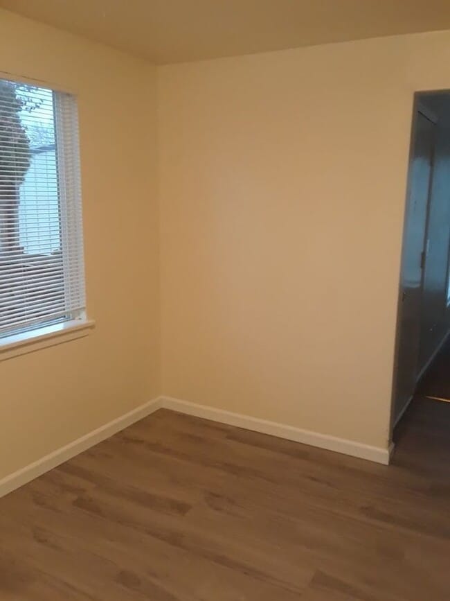 Building Photo - Cozy 2 bedroom single family home!!