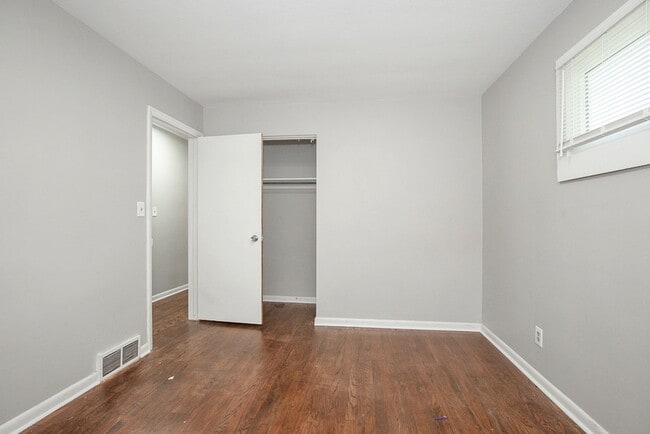 Building Photo - 3 BED 1 BATH BEAUTIFUL SINGLE FAMILY HOME ...