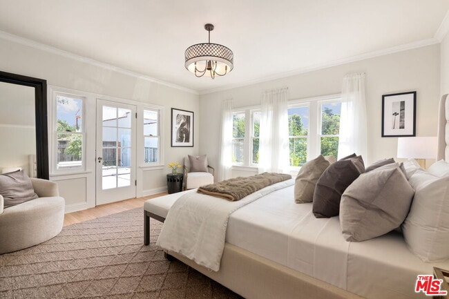 Building Photo - 802 Cochran Ave