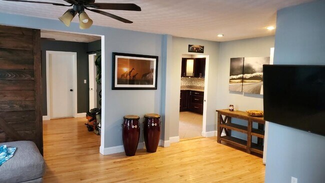 Building Photo - 15 Lyon Ave