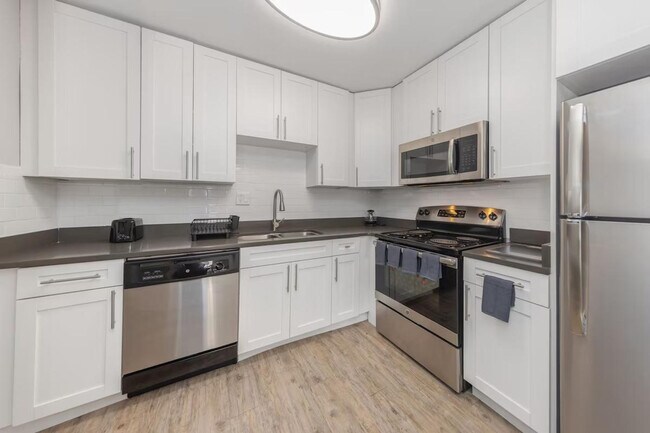 Building Photo - 4312 W Roland St