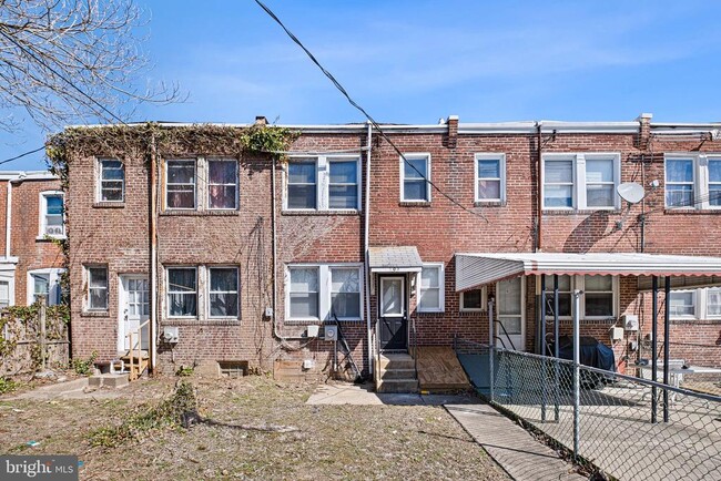 Building Photo - 806 E 22nd St