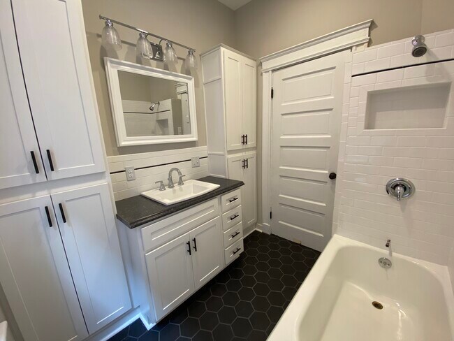 Building Photo - 6024 McPherson Ave