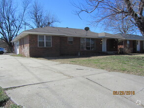 Building Photo - 4 bed - 2 bath home in SW OKC