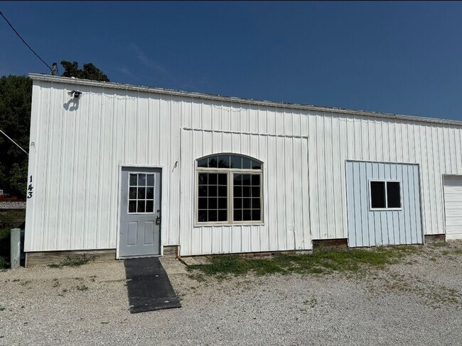 Primary Photo - Blue Mound 1 bed, 1 bath