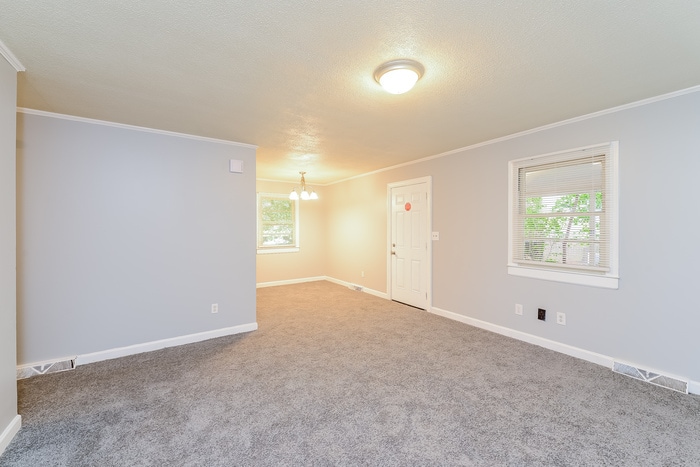 Building Photo - 10 Dearr Dr