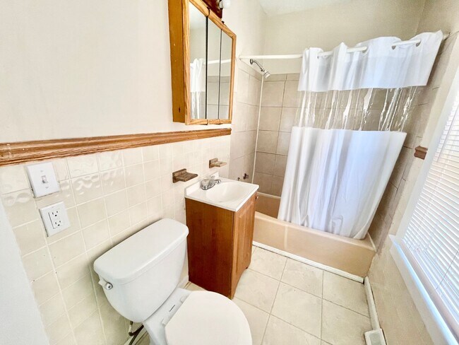 Building Photo - 3074 Toledo Ave