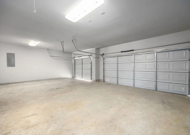 Building Photo - 26579 Pin Oak Dr