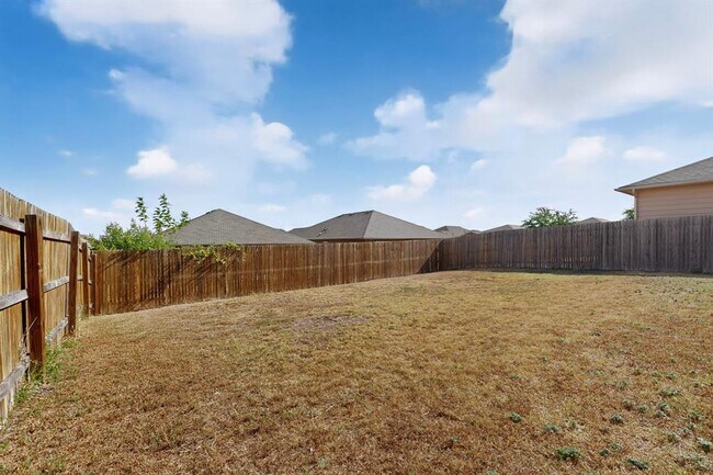 Building Photo - 402 Pentire Way