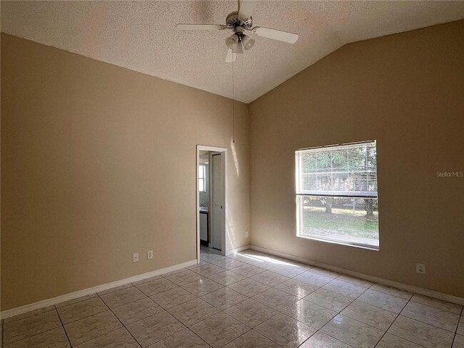 Building Photo - 2131 Rj Cir