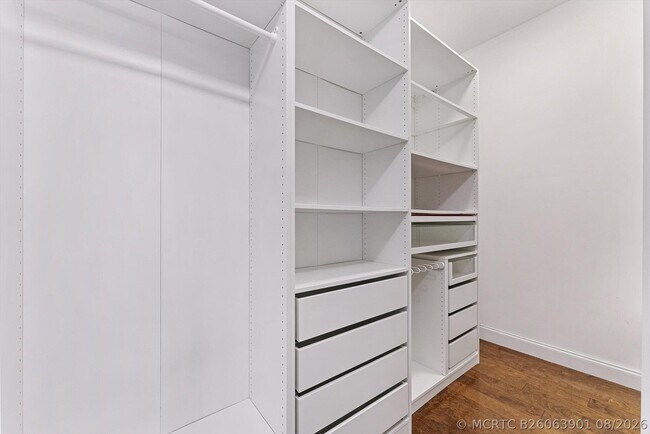 Building Photo - 6884 Julia Gardens Dr