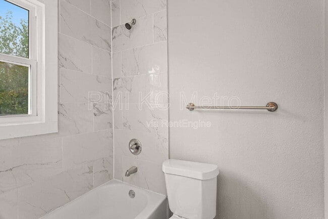 Building Photo - 3803 Highland Ave