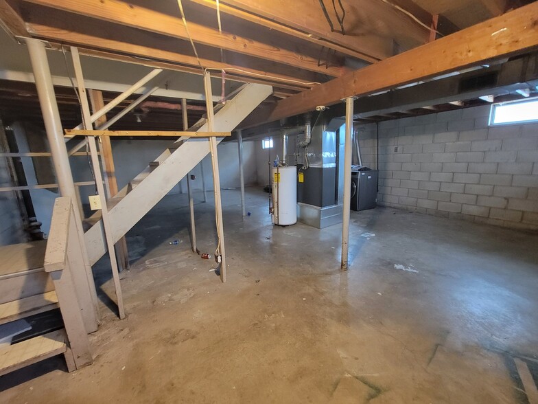 Building Photo - 922 Boon St