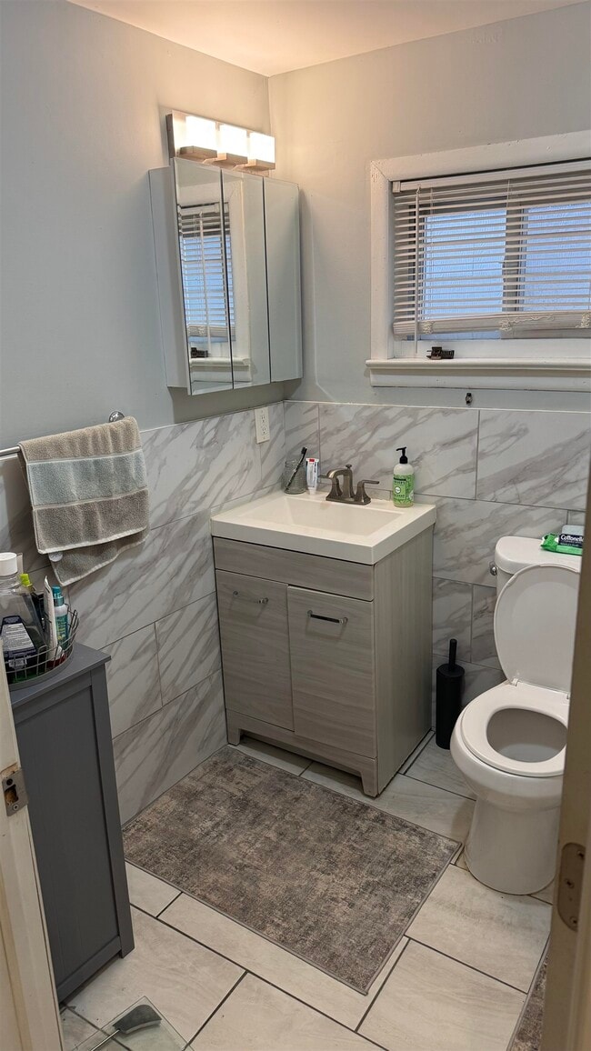 Building Photo - 40 Willow St