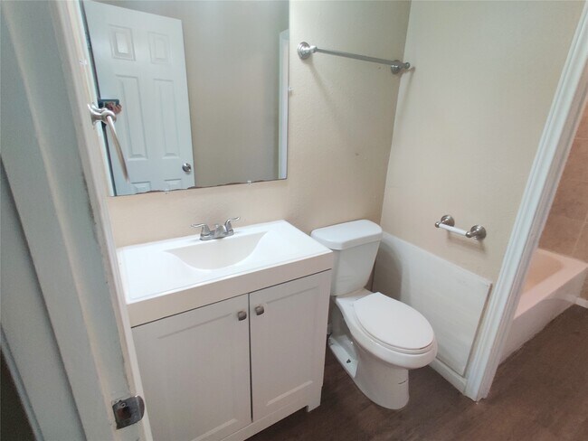 Building Photo - 1003 Dyche Ln