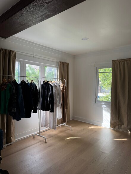 Building Photo - 5924 Hayes Ave