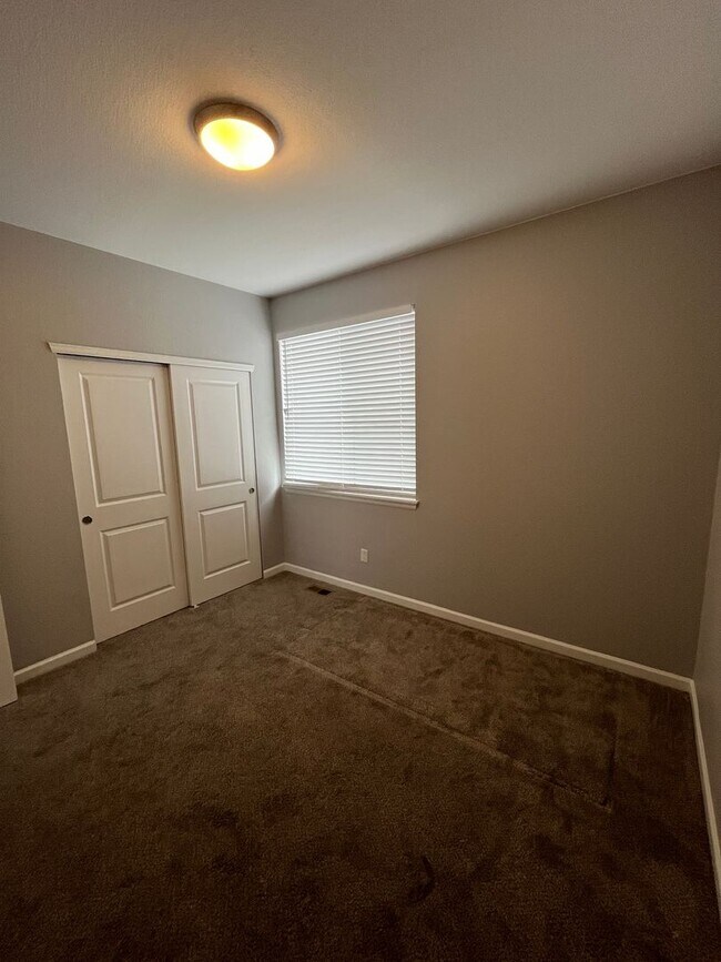 Building Photo - PRIME LOCATION IN THE HEART OF COMMERCE CI...