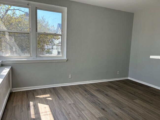Primary Photo - 1 Bedroom, 1 Bathroom Apartment--Ready for...