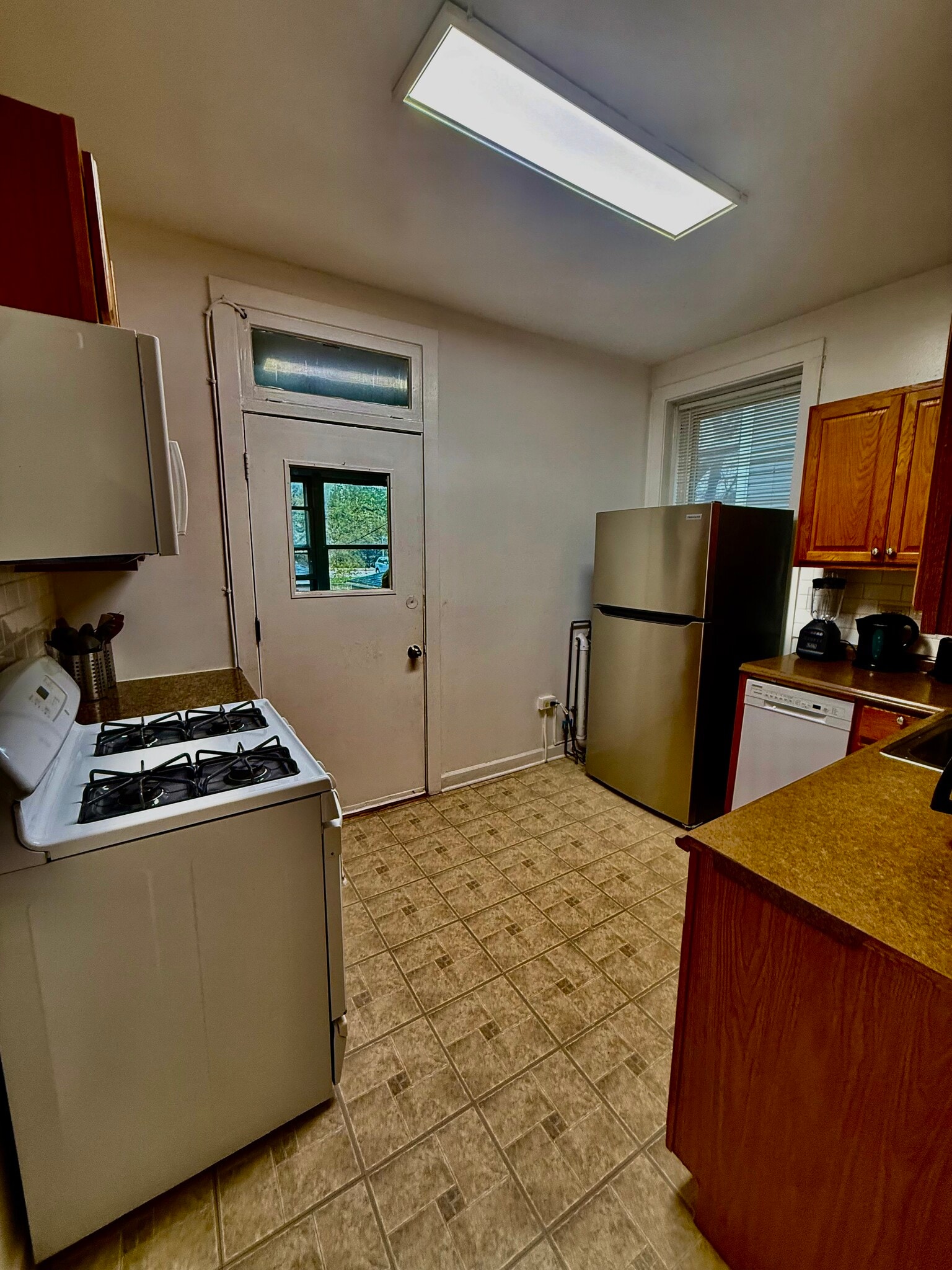 Building Photo - 829 Mulford Street