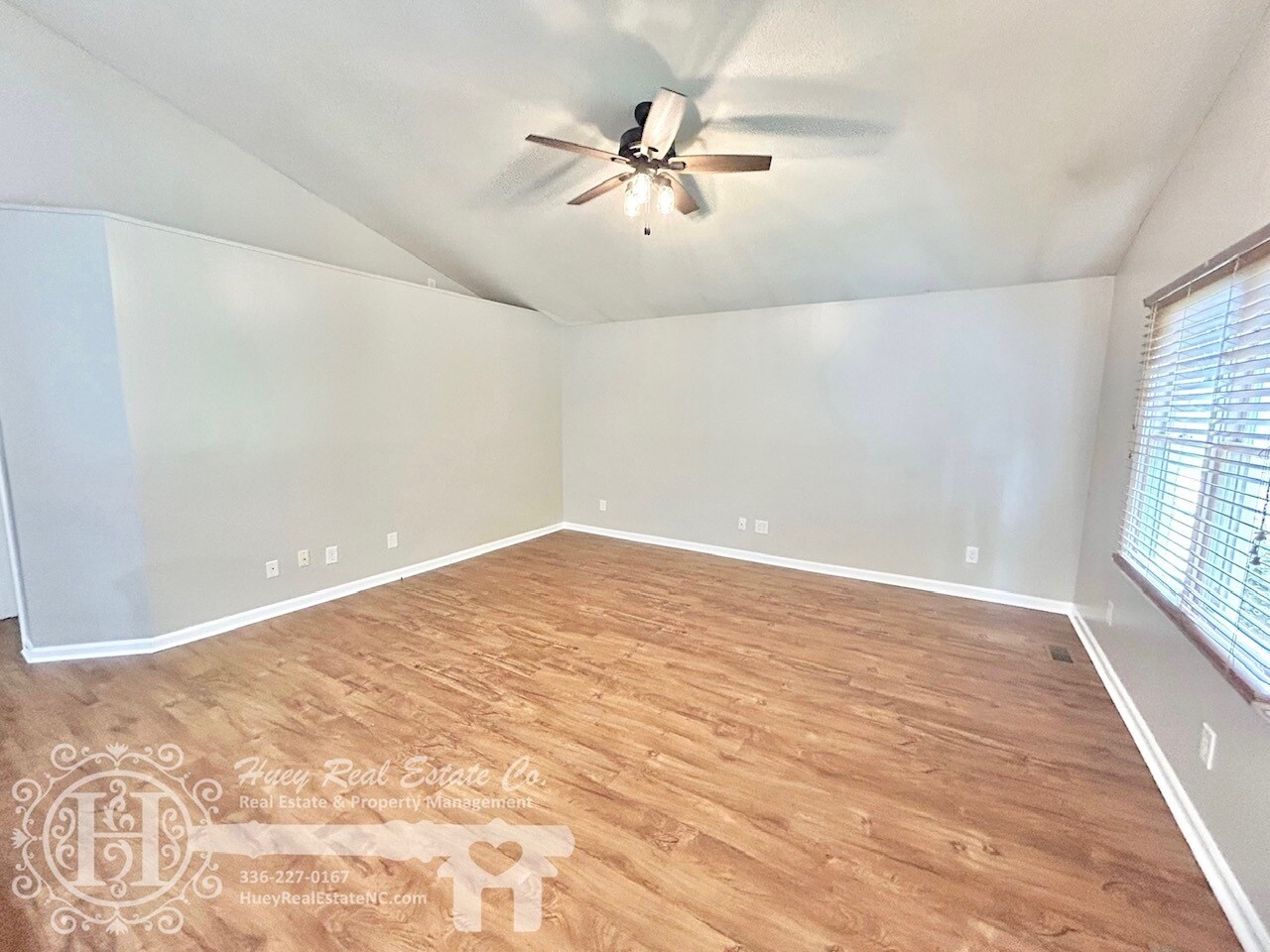 Living Room - 1121 E Gilbreath St
