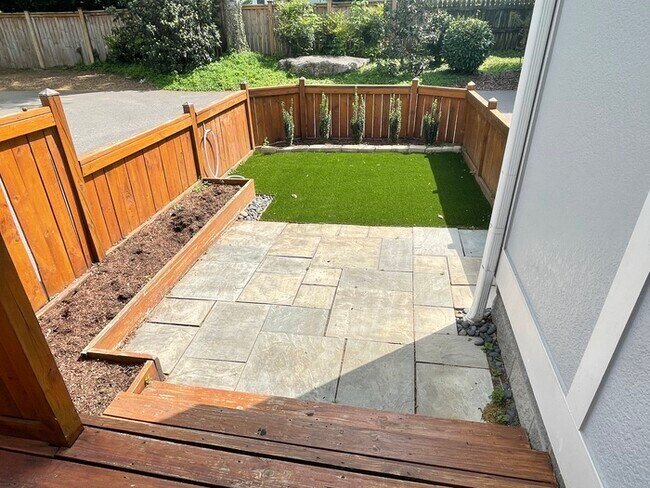 Building Photo - Green Hills/Lipscomb area home built in 20...