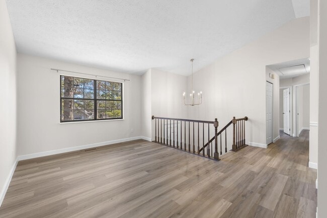 Building Photo - TOTALLY UPDATED 3 BEDROOM HOUSE IN WEST KN...