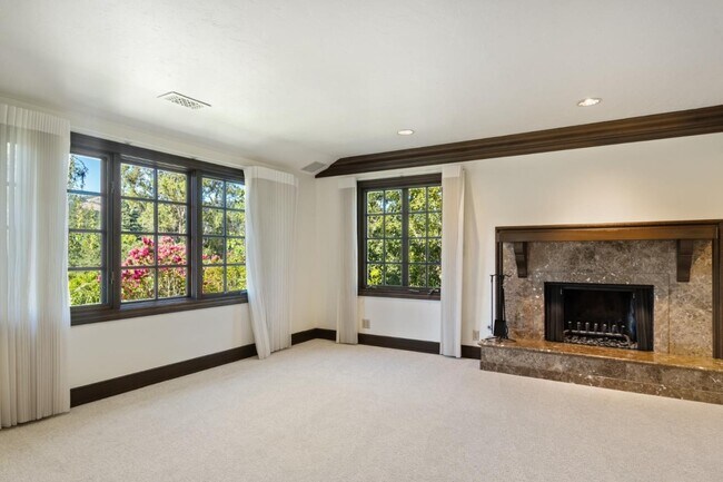 Building Photo - 190 Portola Rd