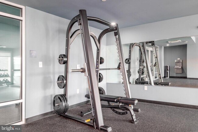 Building Photo - 2101 Washington Ave