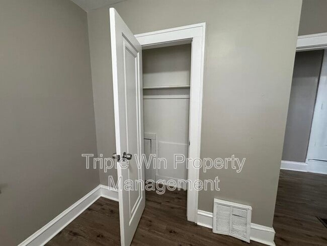 Building Photo - 424 Abston St