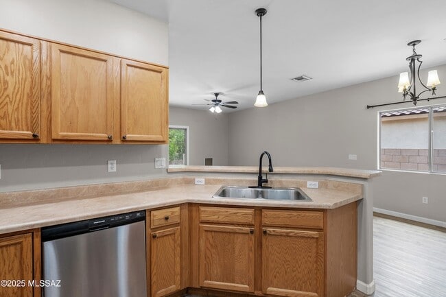 Building Photo - 12708 N Rodeo Land