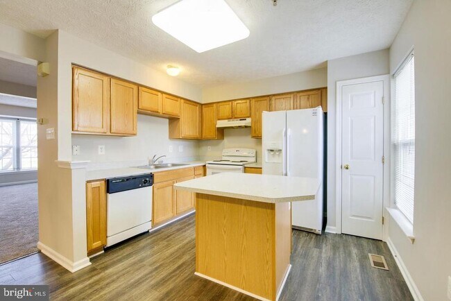 Building Photo - 9307 Vanguard Ct