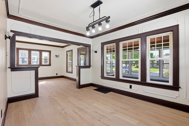 Building Photo - 3 Bedroom Fond Du Lac House