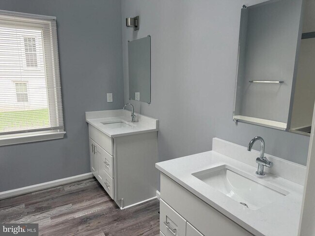 Building Photo - 10909 Clara Barton Ct