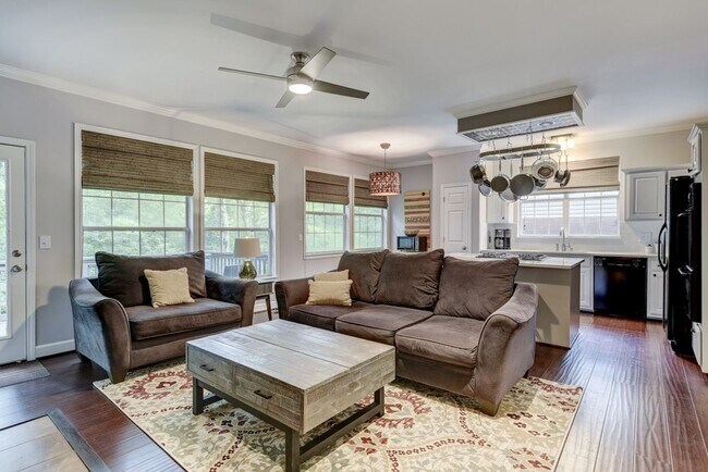 Building Photo - Beautiful home in the Woodlands