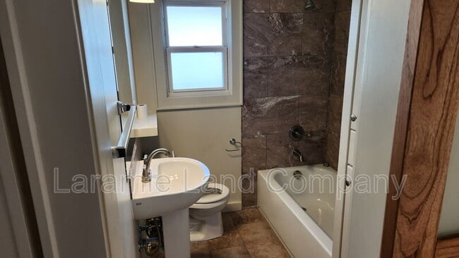 Building Photo - 658 N 10th St