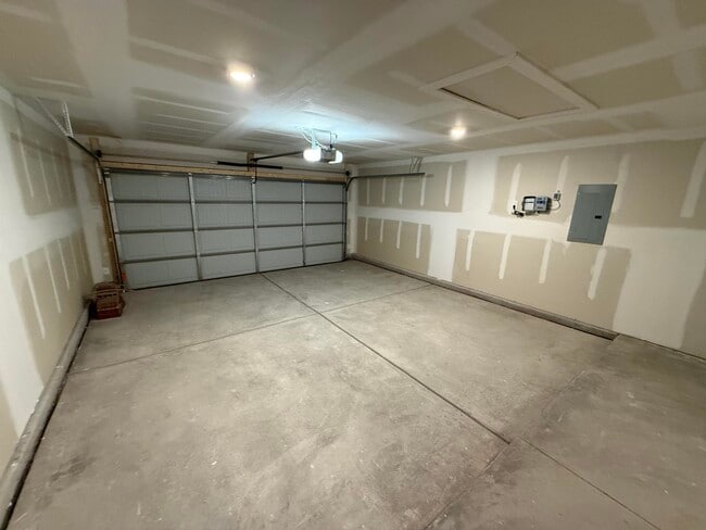 Building Photo - 1305 N Chicago Ave