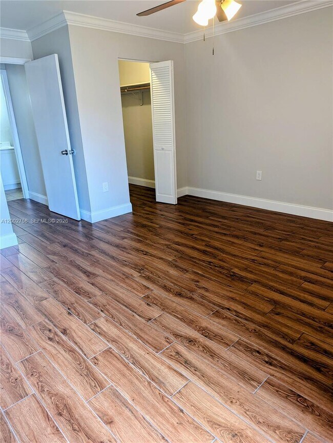 Building Photo - 7160 Fairway Dr