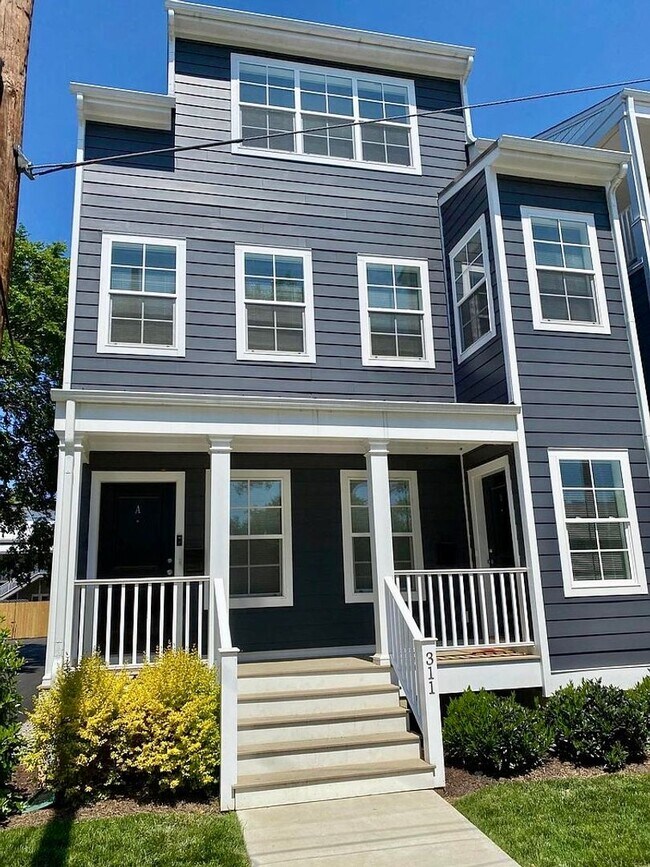 Primary Photo - 311 W 13th St