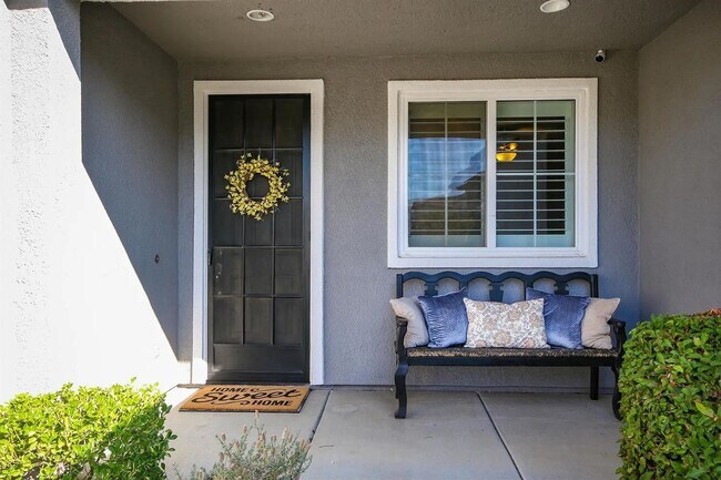 Building Photo - Amazing Solar Fosket Ranch Pool, Spa, Buil...