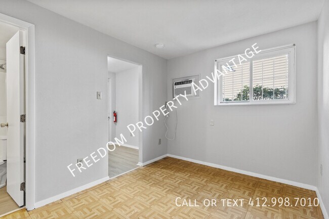 Building Photo - 118 Charles St