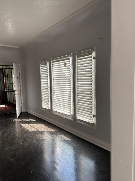 Building Photo - 3221 W 43rd Pl