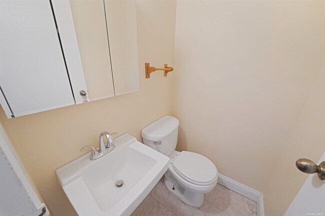 Building Photo - 339 Birchwood Rd